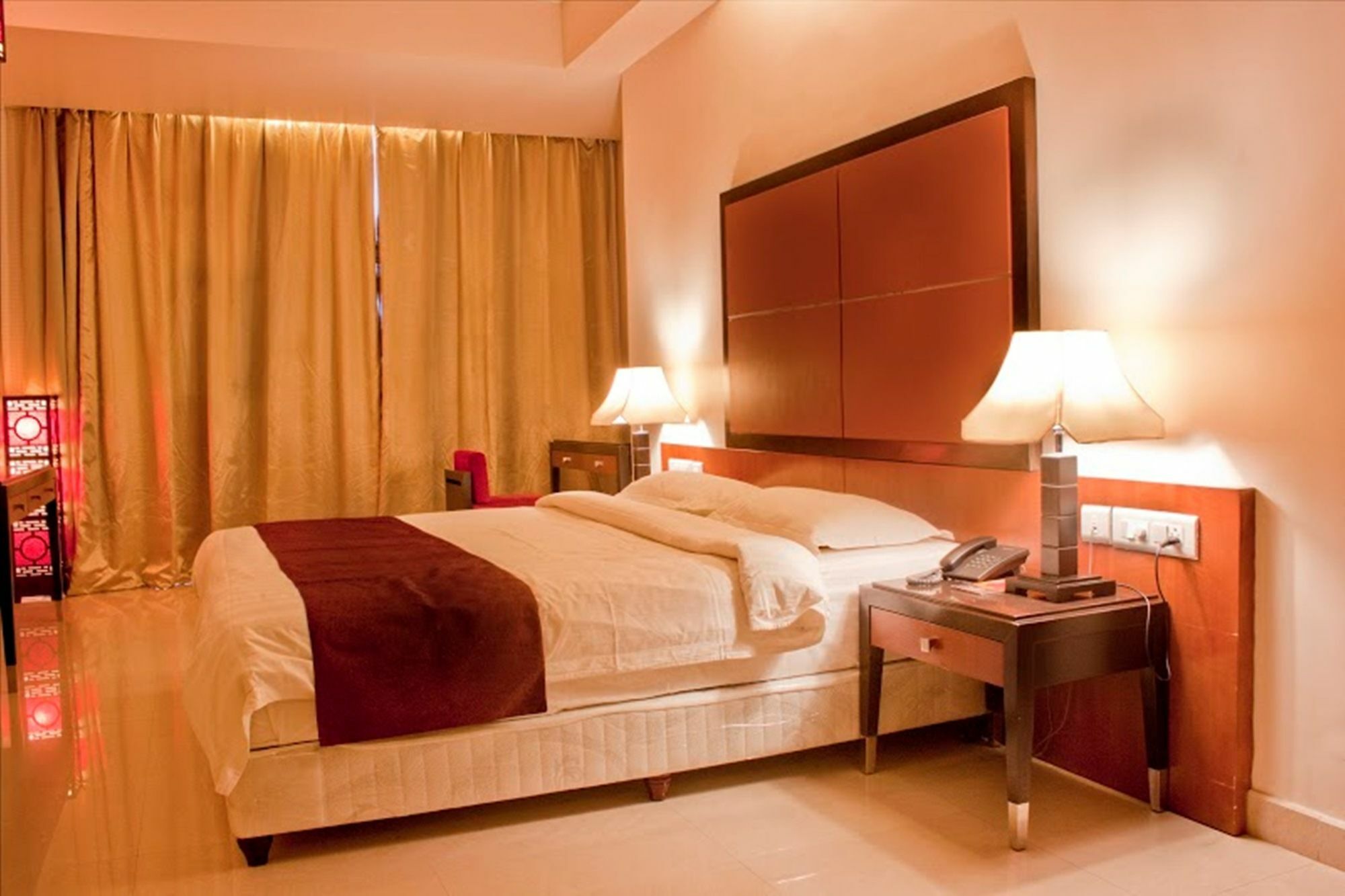 Sara Regency Hotel Kumbakonam Ngoại thất bức ảnh